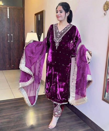 Aira Velvet Kurti Set