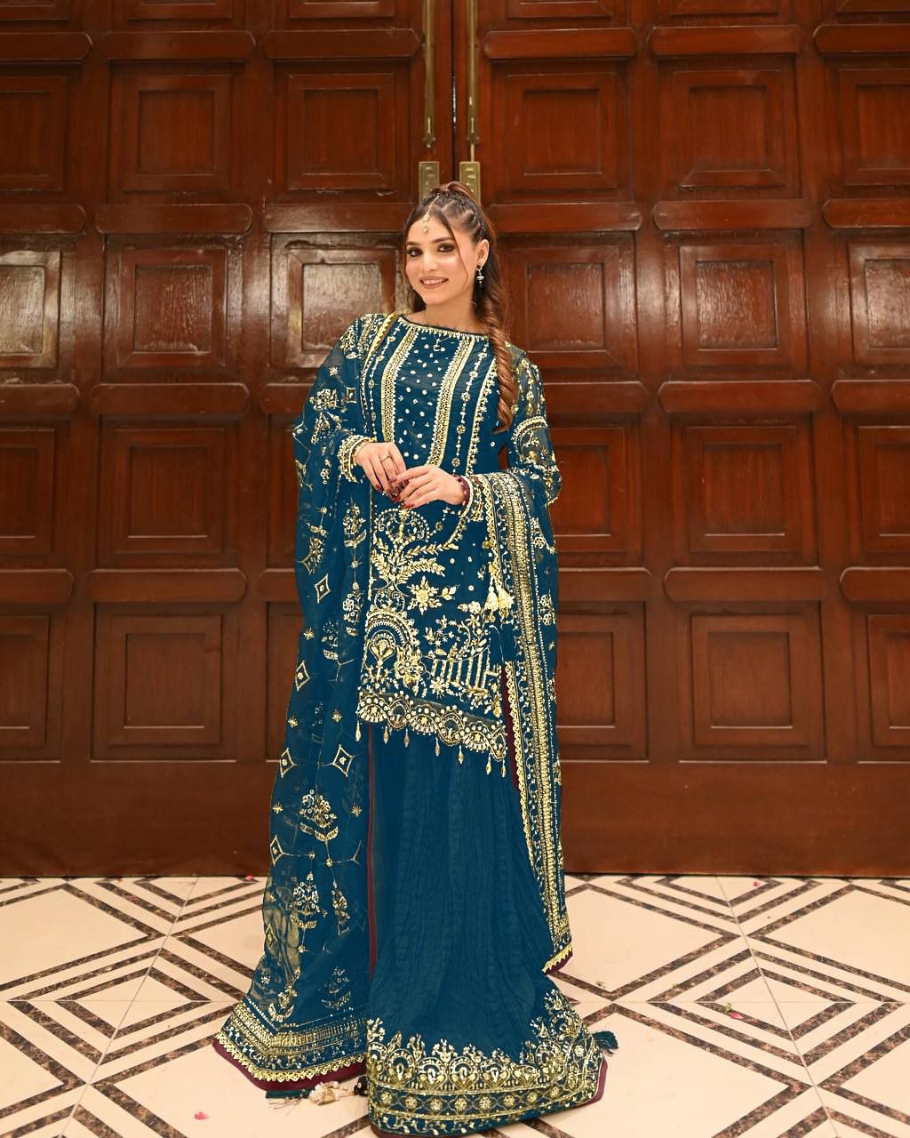 Shaahi Andaaz Sharara Set